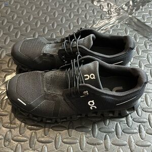 On Cloud 5 Running Women Size 8.5 Black